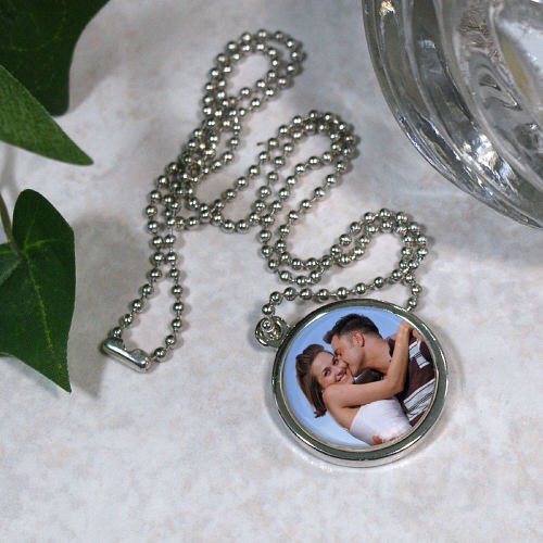 Picture Perfect Love Photo Circle Frame Necklace 8BU387669
